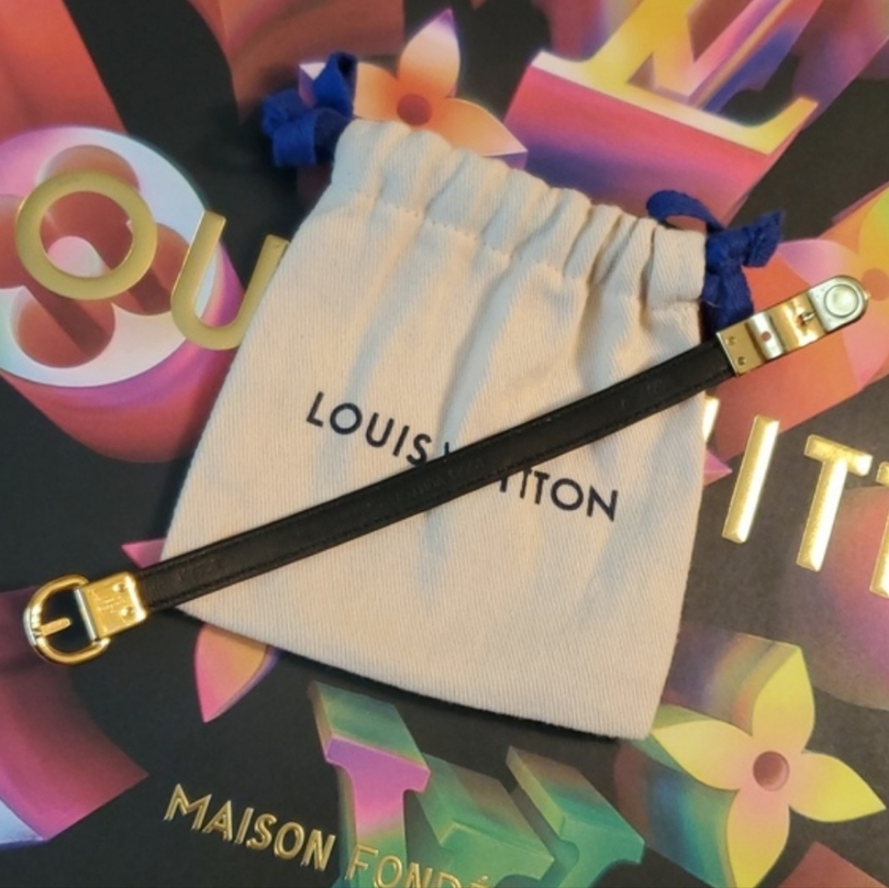 Louis Vuitton Monogram Fasten Your LV Bracelet includes Original Box & Dust Bag - Picture 8 of 9